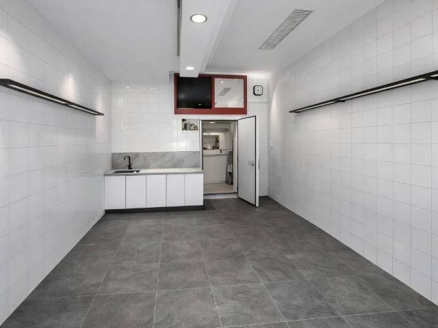 Locale Commerciale in affitto a Puglia, Lecce