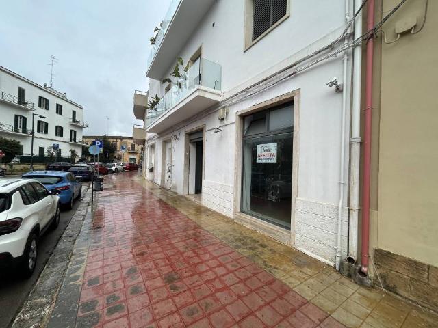 Locale Commerciale in affitto a Puglia, Lecce