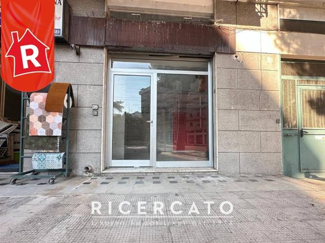 Locale Commerciale in affitto a Puglia, Lecce