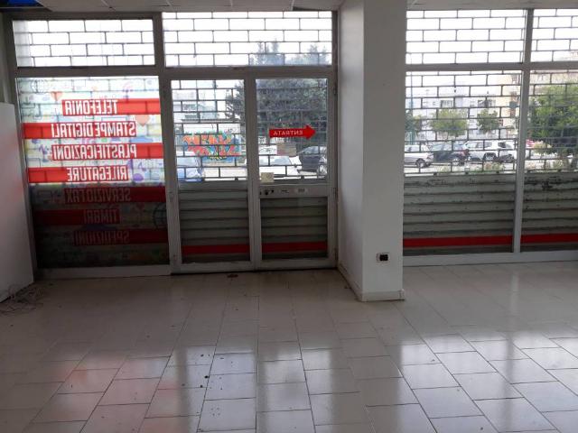 Locale Commerciale in affitto a Puglia, Lecce