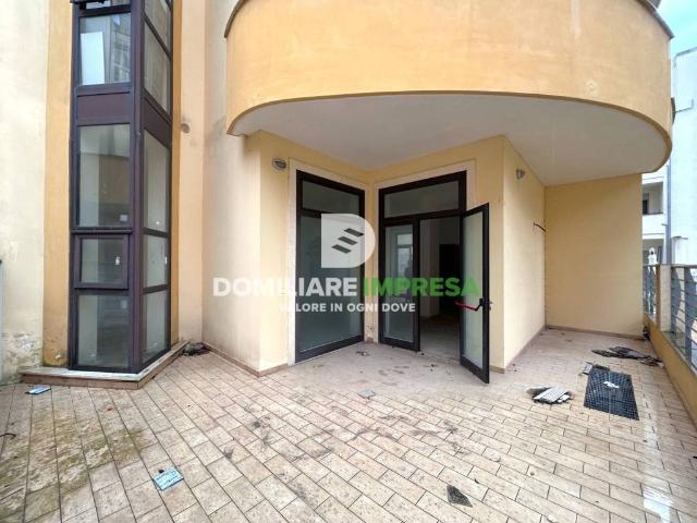 Locale Commerciale in affitto a Puglia, Lecce