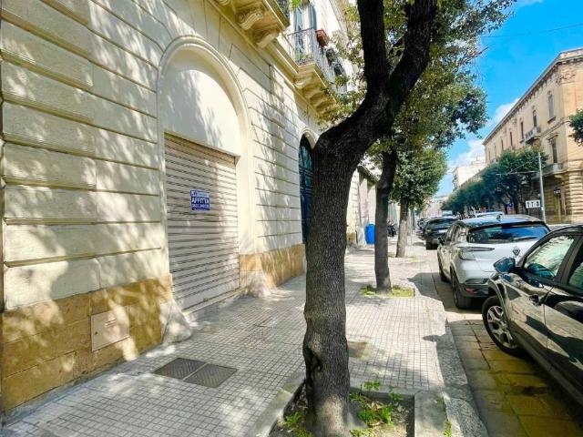 Locale Commerciale in affitto a Puglia, Lecce