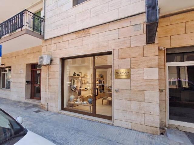 Locale Commerciale in affitto a Puglia, Lecce