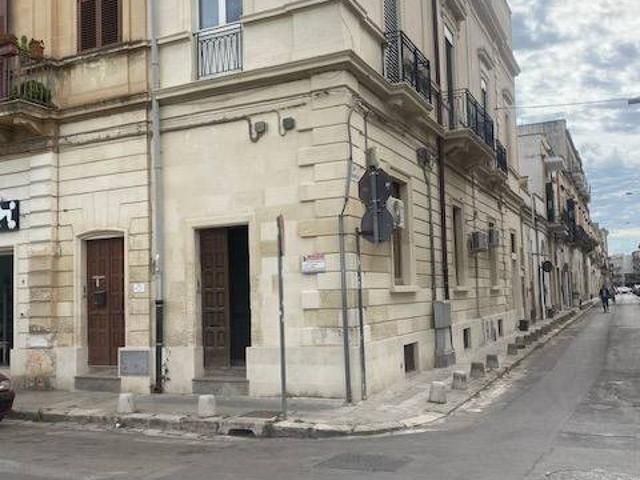 Locale Commerciale in affitto a Puglia, Lecce