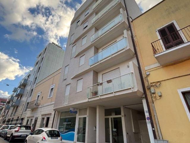 Locale Commerciale in affitto a Puglia, Lecce