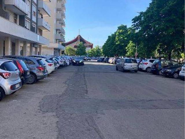 Locale Commerciale in affitto a Puglia, Lecce