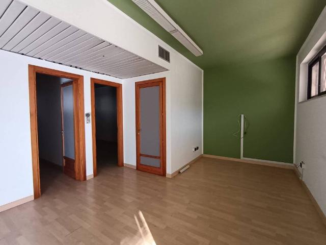 Locale Commerciale in affitto a Puglia, Lecce