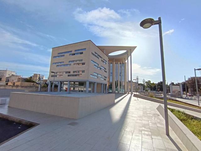 Locale Commerciale in affitto a Puglia, Lecce