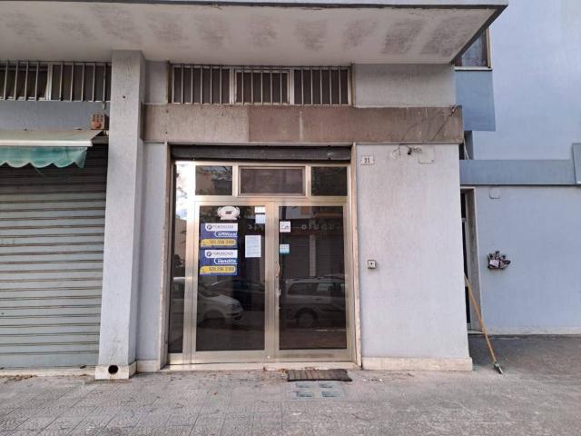 Locale Commerciale in affitto a Puglia, Lecce