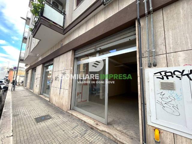 Locale Commerciale in affitto a Puglia, Lecce