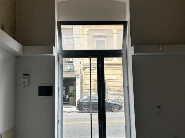 Locale Commerciale in affitto a Puglia, Lecce