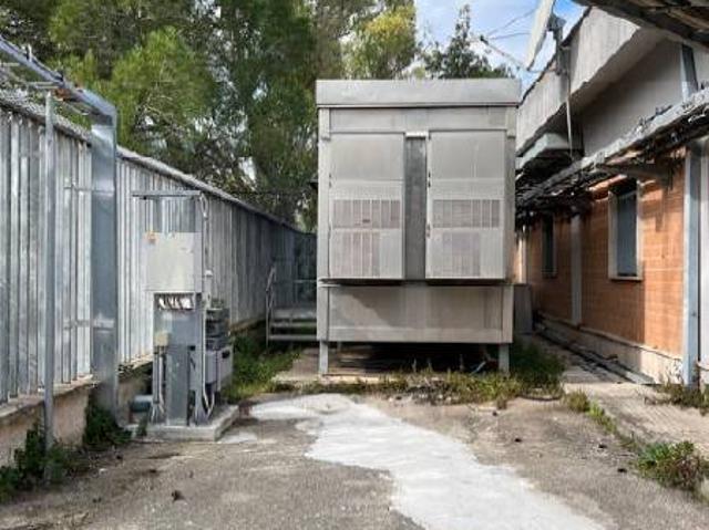 Locale Commerciale in affitto a Puglia, Lecce