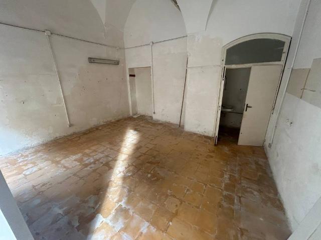Locale Commerciale in affitto a Puglia, Lecce