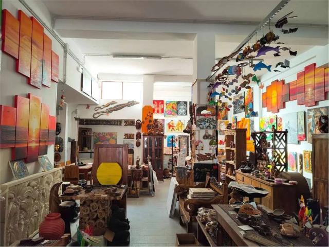 Locale Commerciale in affitto a Puglia, Lecce
