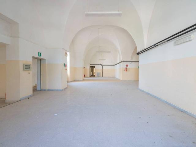 Locale Commerciale in affitto a Puglia, Lecce