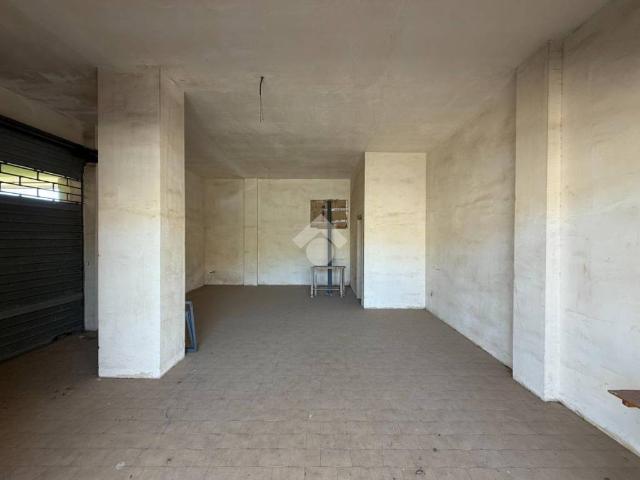 Locale Commerciale in affitto a Puglia, Lecce