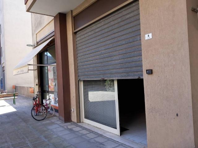 Locale Commerciale in affitto a Puglia, Lecce