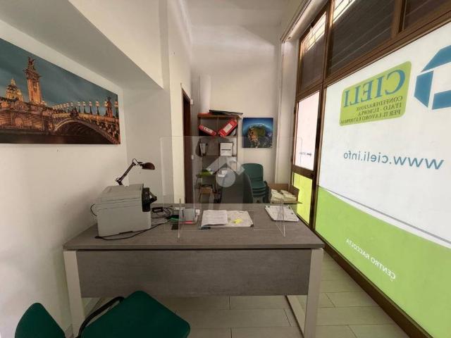 Locale Commerciale in affitto a Puglia, Lecce