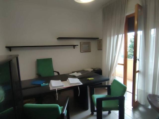 Locale Commerciale in affitto a Puglia, Lecce