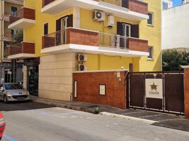 Locale Commerciale in affitto a Puglia, Lecce