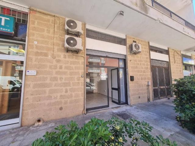 Locale Commerciale in affitto a Puglia, Lecce