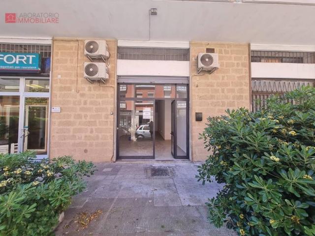 Locale Commerciale in affitto a Puglia, Lecce
