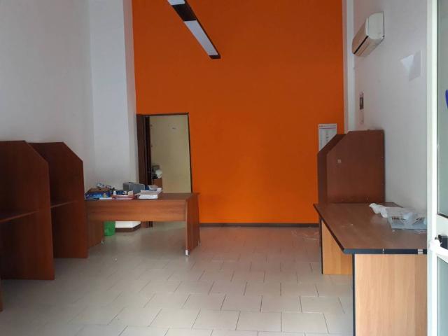 Locale Commerciale in affitto a Puglia, Lecce