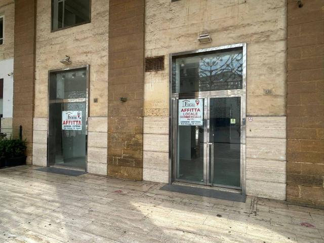 Locale Commerciale in affitto a Puglia, Lecce