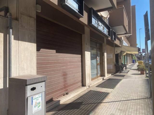 Locale Commerciale in affitto a Puglia, Lecce
