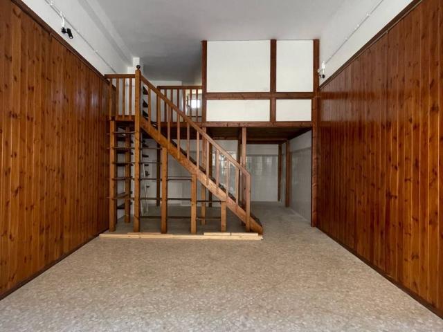 Locale Commerciale in affitto a Puglia, Lecce