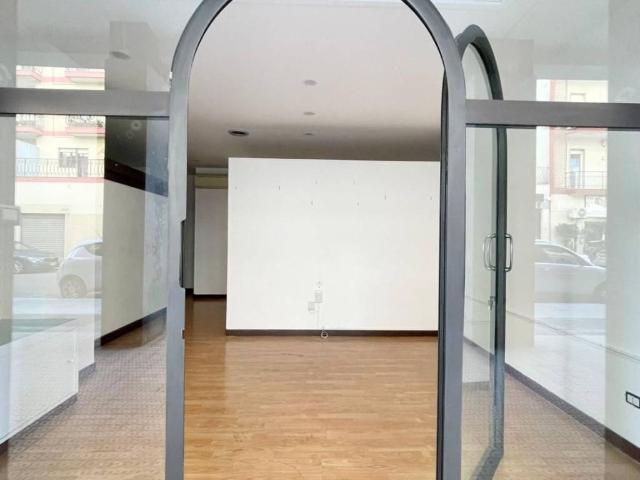 Locale Commerciale in affitto a Puglia, Lecce