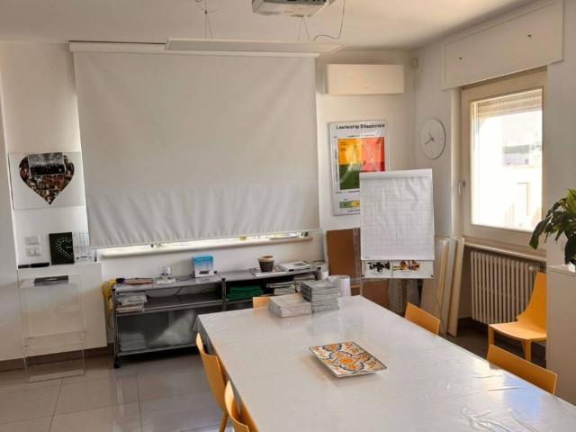 Locale Commerciale in affitto a Puglia, Lecce