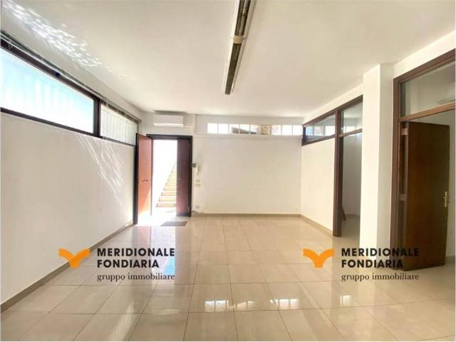 Locale Commerciale in affitto a Puglia, Lecce