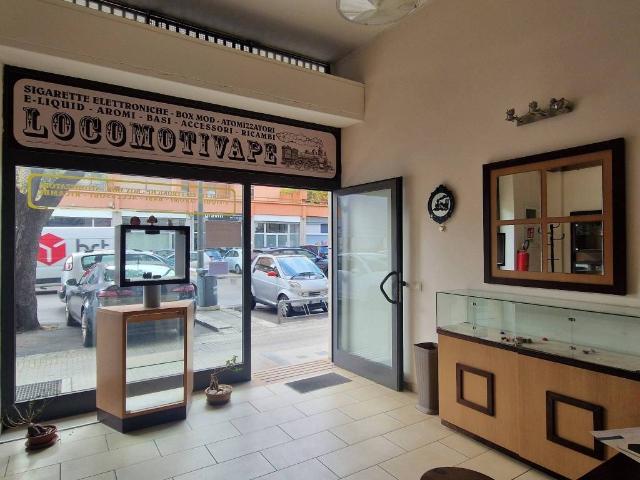 Locale Commerciale in affitto a Puglia, Lecce