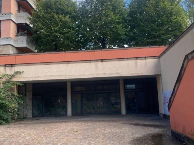 Locale Commerciale in affitto a Castello, Lecco
