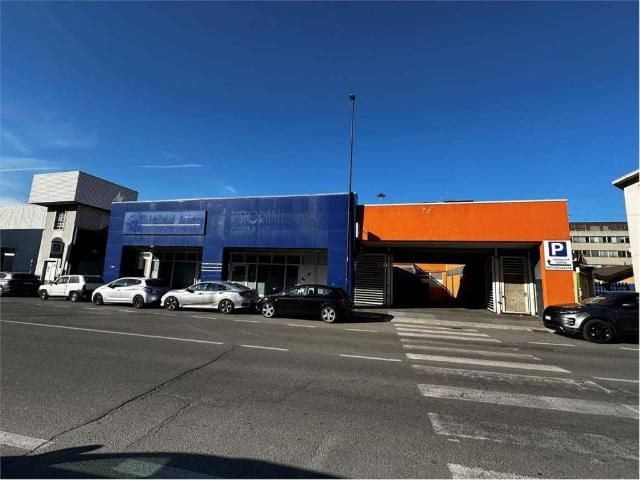 Locale Commerciale in affitto a Belledo, Lecco