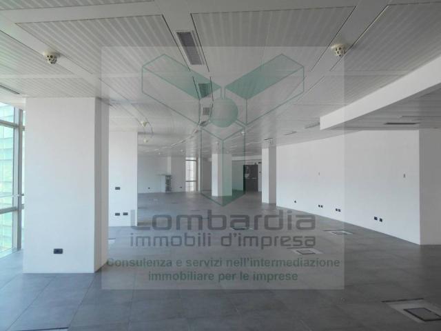 Locale Commerciale in affitto a Caleotto, Lecco