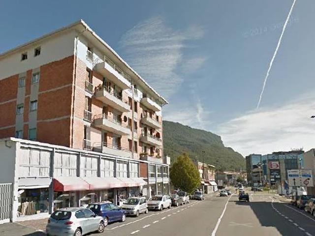 Locale Commerciale in affitto a Belledo, Lecco