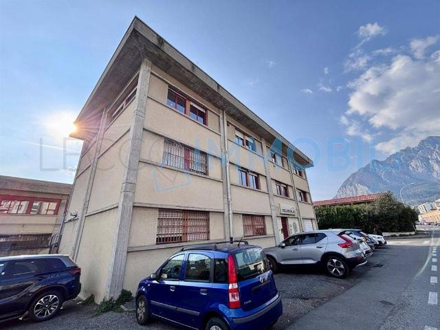 Locale Commerciale in affitto a Caleotto, Lecco