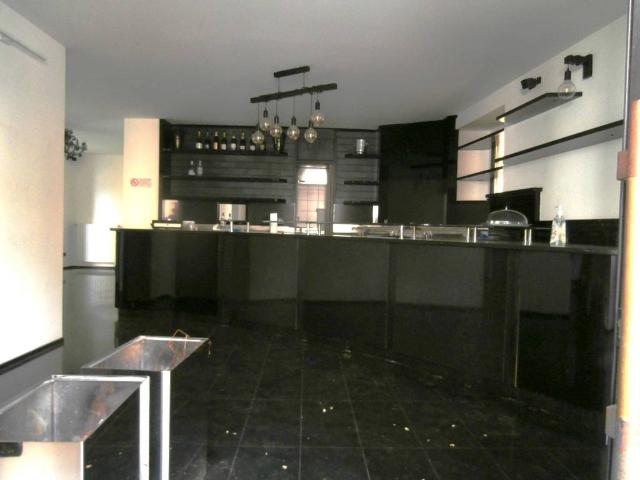 Locale Commerciale in affitto a Castello, Lecco