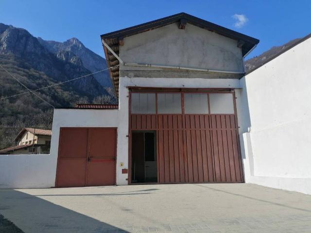 Locale Commerciale in affitto a Laorca, Lecco