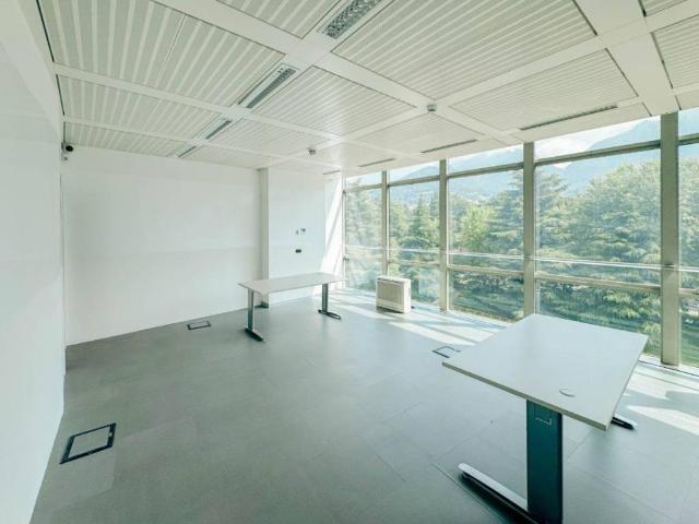 Locale Commerciale in affitto a Caleotto, Lecco