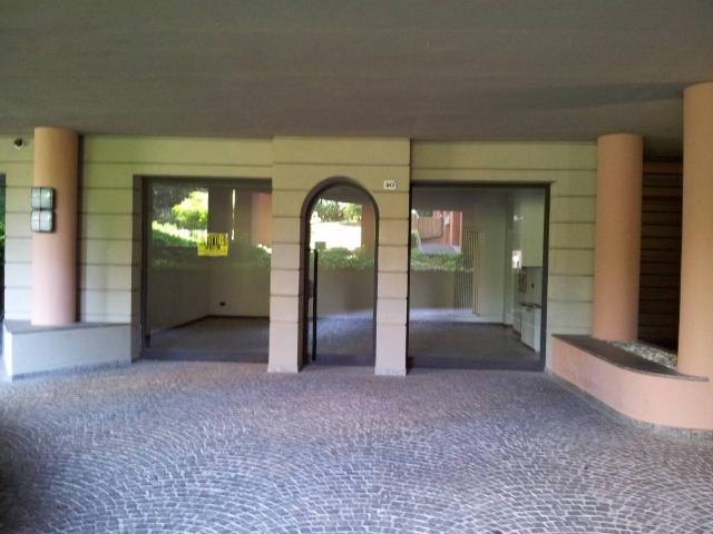 Locale Commerciale in affitto a Castello, Lecco