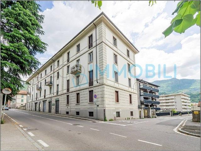 Locale Commerciale in affitto a Caleotto, Lecco