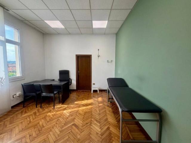 Locale Commerciale in affitto a Santo Stefano, Lecco