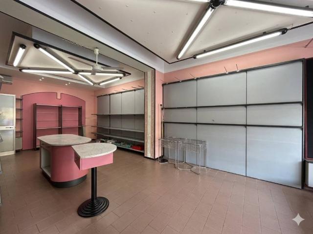 Locale Commerciale in affitto a Legnago, Veneto