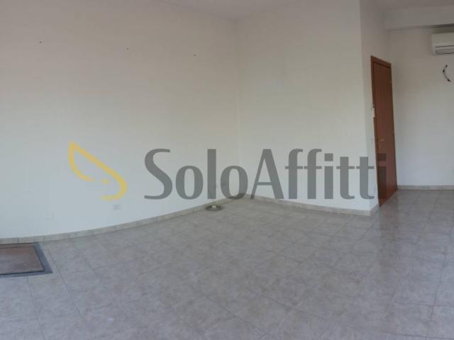 Locale Commerciale in affitto a Legnago, Veneto