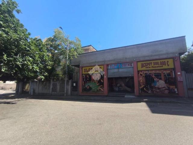Locale Commerciale in affitto a Oltresempione, Legnano