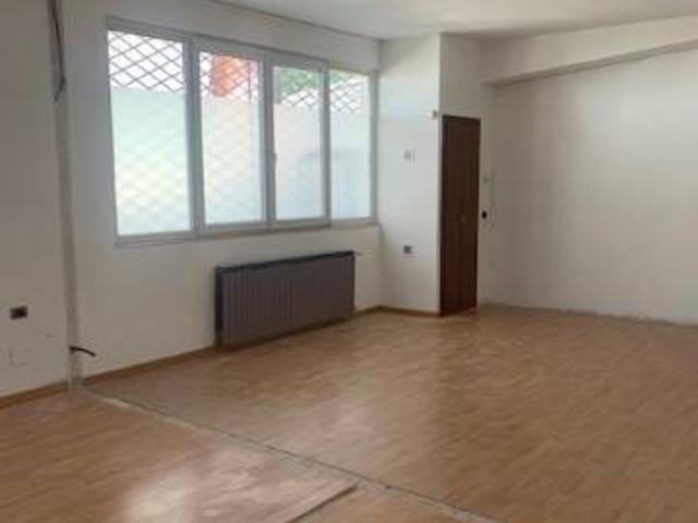 Locale Commerciale in affitto a Oltresempione, Legnano