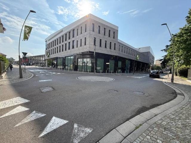 Locale Commerciale in affitto a Oltresempione, Legnano